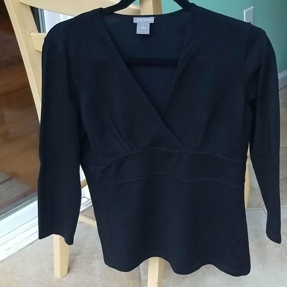 Ann Taylor black vneck 3/4 sleeve top small